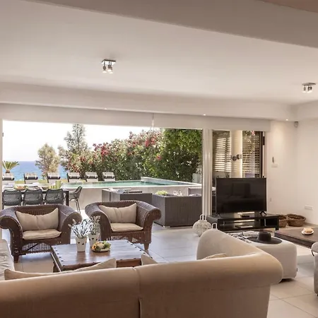 Adalia Πρωταράς